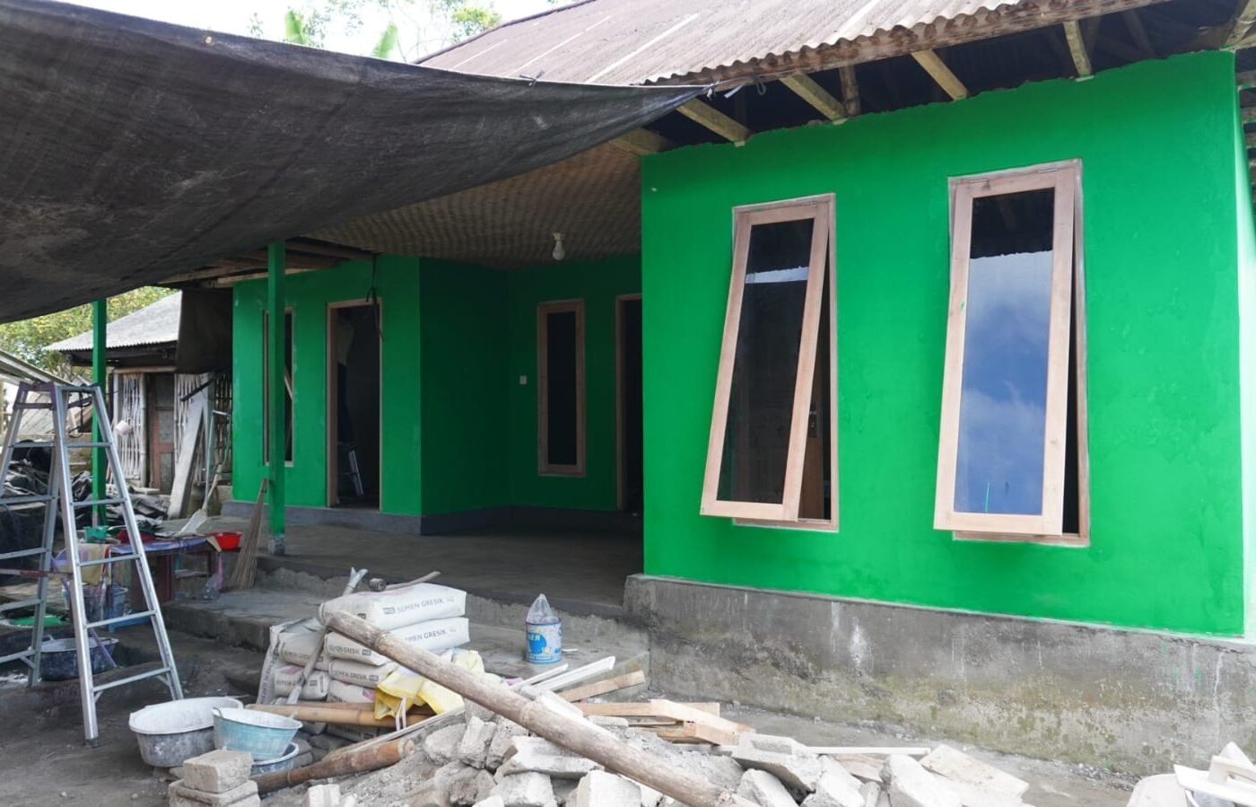 Kemajuan Pengecatan Interior RTLH Bapak Wayan Pasta untuk Kenyamanan Keluarga