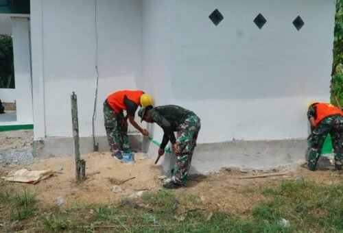 Penyelesaian Proyek Musholla Darul Iman, Satgas TMMD Fokus pada Pengecatan