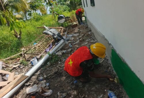 Peningkatan Estetika Musholla Darul Iman Oleh Satgas TMMD Ke-129