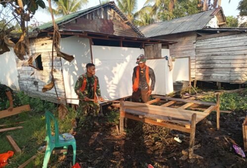 Kerja Sama Satgas dan Masyarakat Mempercepat Penyelesaian MCK TMMD Ke-129 di Desa Bandar Raya