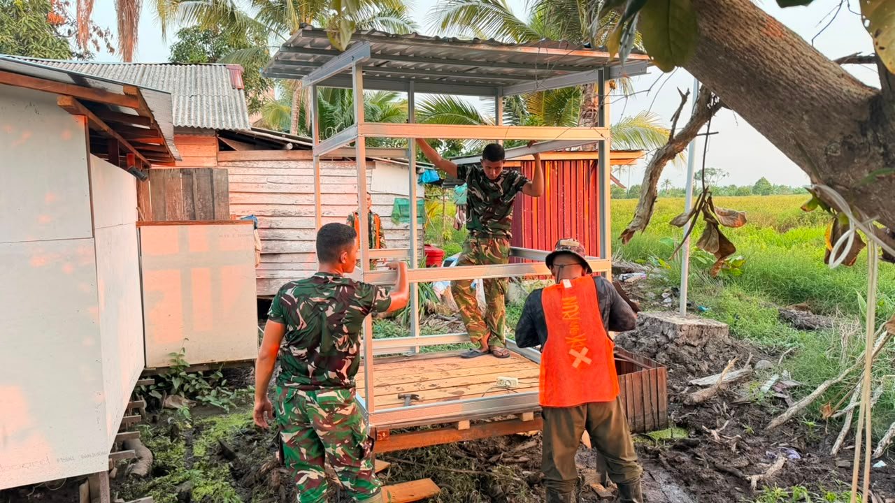 Pembangunan MCK TMMD Ke-129 Menuju Finishing, Satgas Fokus pada Pemasangan Lantai