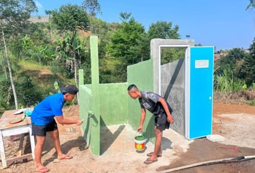 Pembangunan MCK di Desa Mekarmukti Semakin Dekat dengan Penyelesaian