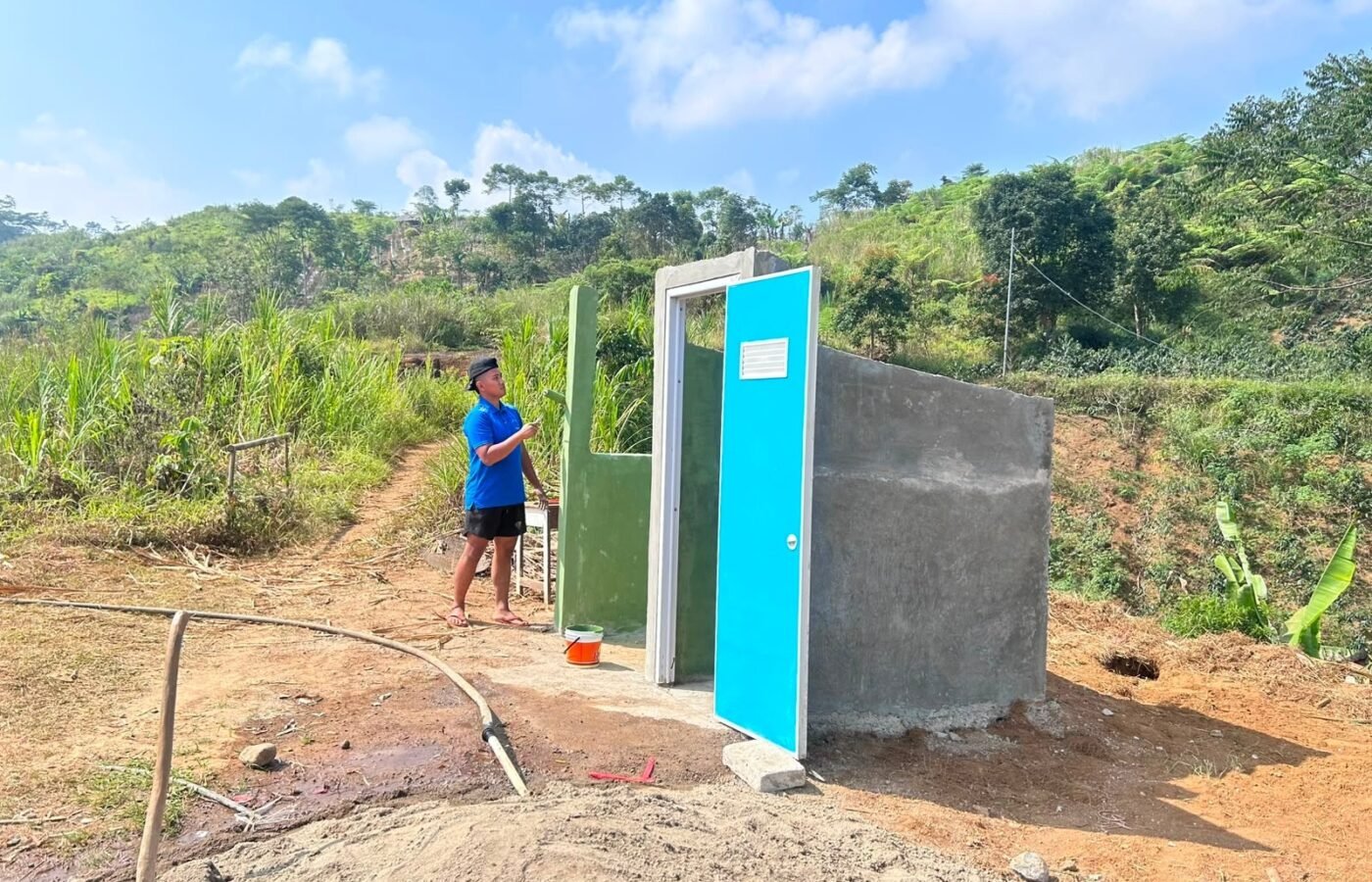 Partisipasi Warga Dukung Penyelesaian Proyek MCK di Cigombong