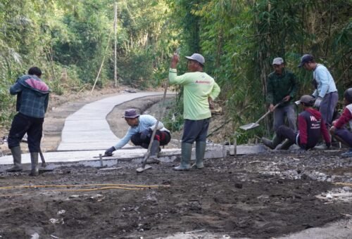 H-10 Menuju Akhir TMMD Ke-129, Satgas Percepat Pengerjaan Beton di Berbagai Lokasi