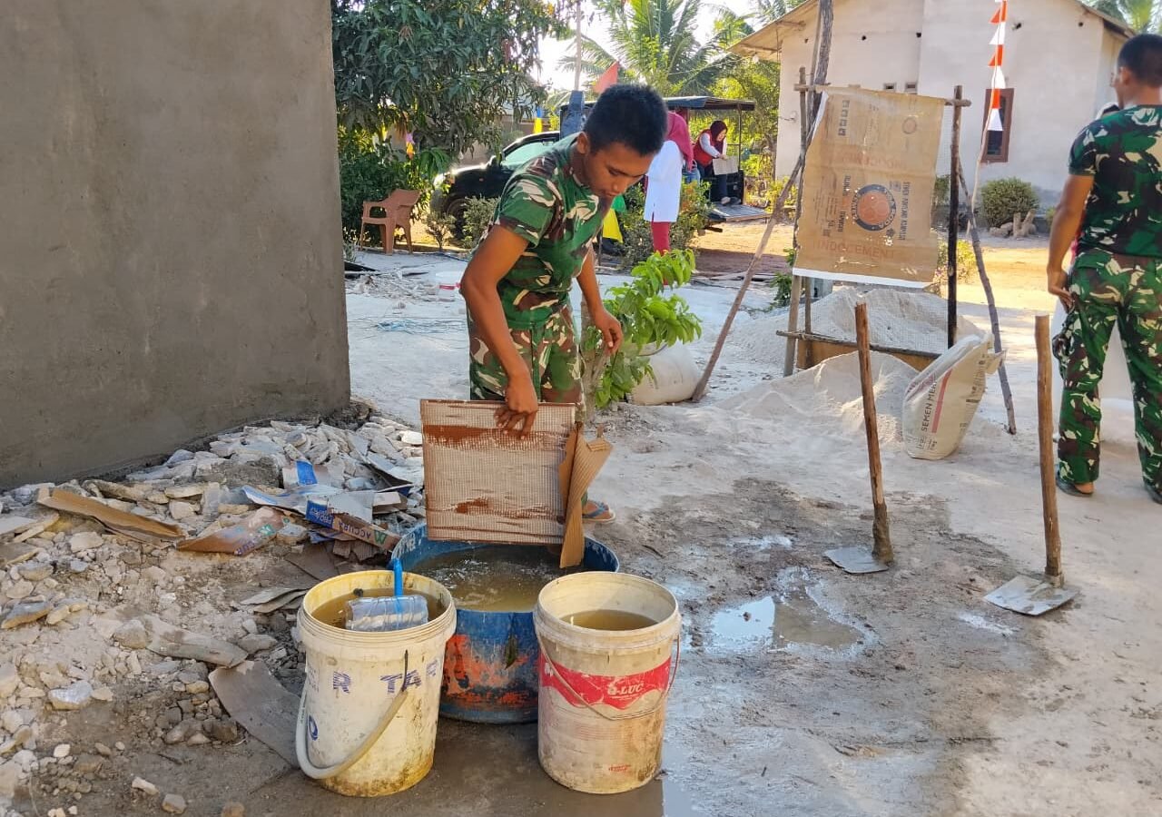 Proses Renovasi Rumah Bapak Iwan pada TMMD Ke-129 Kodim 0413/Bangka Berlanjut