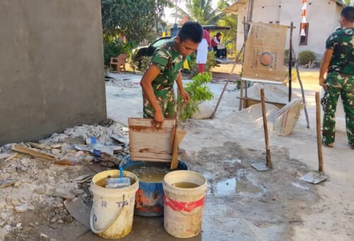 Proses Renovasi Rumah Bapak Iwan pada TMMD Ke-129 Kodim 0413/Bangka Berlanjut