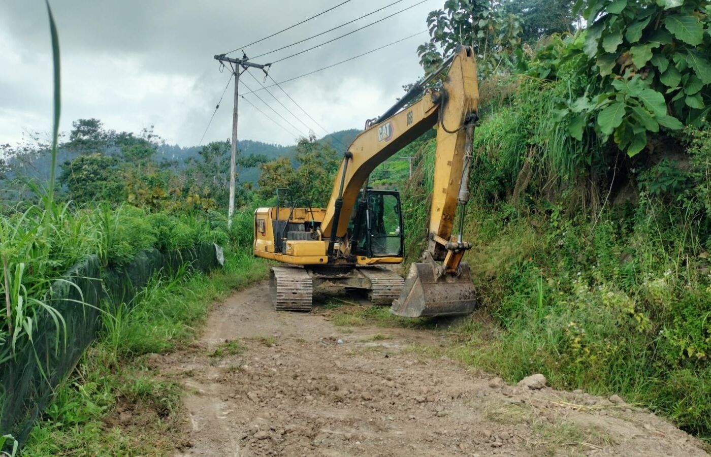 Optimalisasi Alat Berat untuk Proyek Jalan, Satgas TMMD ke-129 Kodim 1407/Bone Tingkatkan Target Pekerjaan