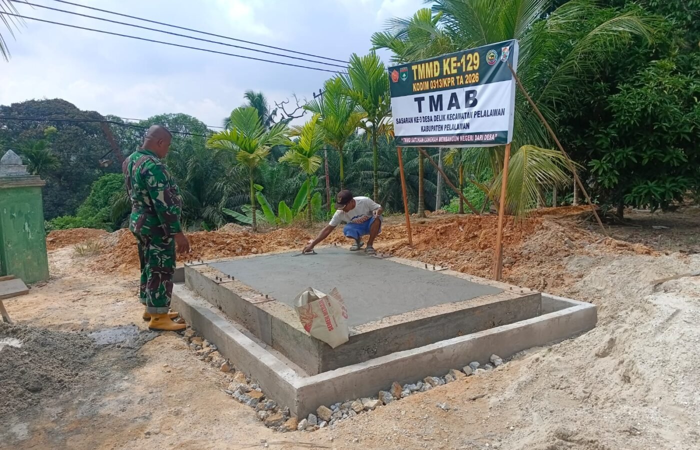 Satgas TMMD ke-129 Kodim 0313/KPR Fokus pada Pengecoran Fondasi di Pelalawan
