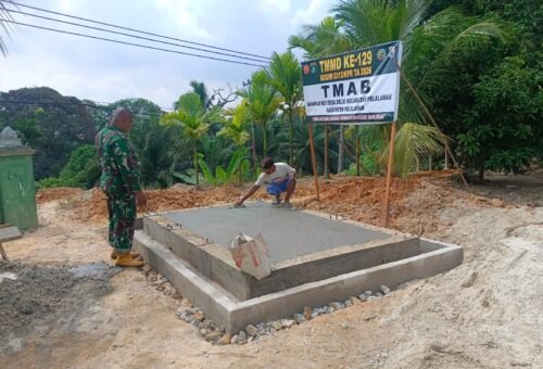 Satgas TMMD ke-129 Kodim 0313/KPR Fokus pada Pengecoran Fondasi di Pelalawan