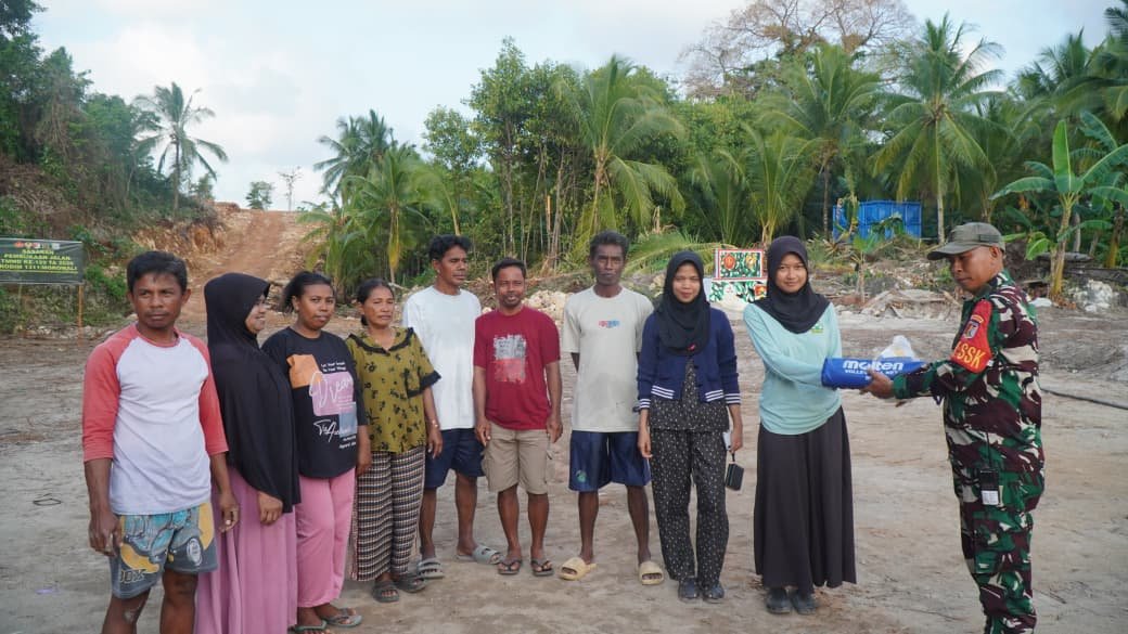 Bantuan Sarana Olahraga dari Satgas TMMD Ke-129 Diterima dengan Baik di Desa Polewali