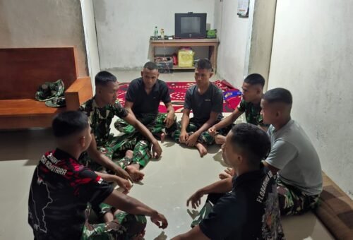 Rutinitas Apel Malam Satgas TMMD 129, Tingkatkan Disiplin dan Keamanan di Masyarakat