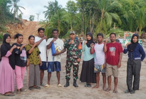 Pemberian Fasilitas Olahraga oleh TMMD Ke-129 untuk Warga Desa Polewali