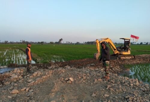Excavator Berkibar Merah Putih, Simbol Semangat di TMMD Ke-129 Kodim 1404/Pinrang