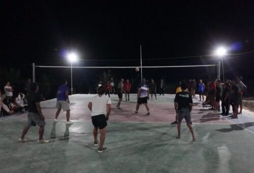 Satu Langkah Maju, Satgas TMMD 129 Kodim 0812/Lamongan dan Karang Taruna Tlemang Rayakan Lapangan Voli Baru