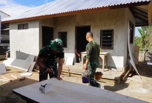 Kolaborasi TNI dan Warga Mempercepat Proyek RTLH di TMMD Ke-129