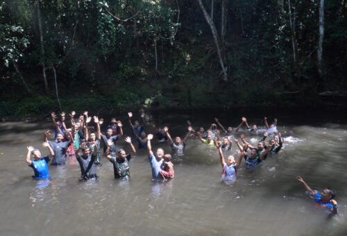 Kemanunggalan TNI dan Masyarakat dalam Program TMMD Ke-129 di Kampung Sesor