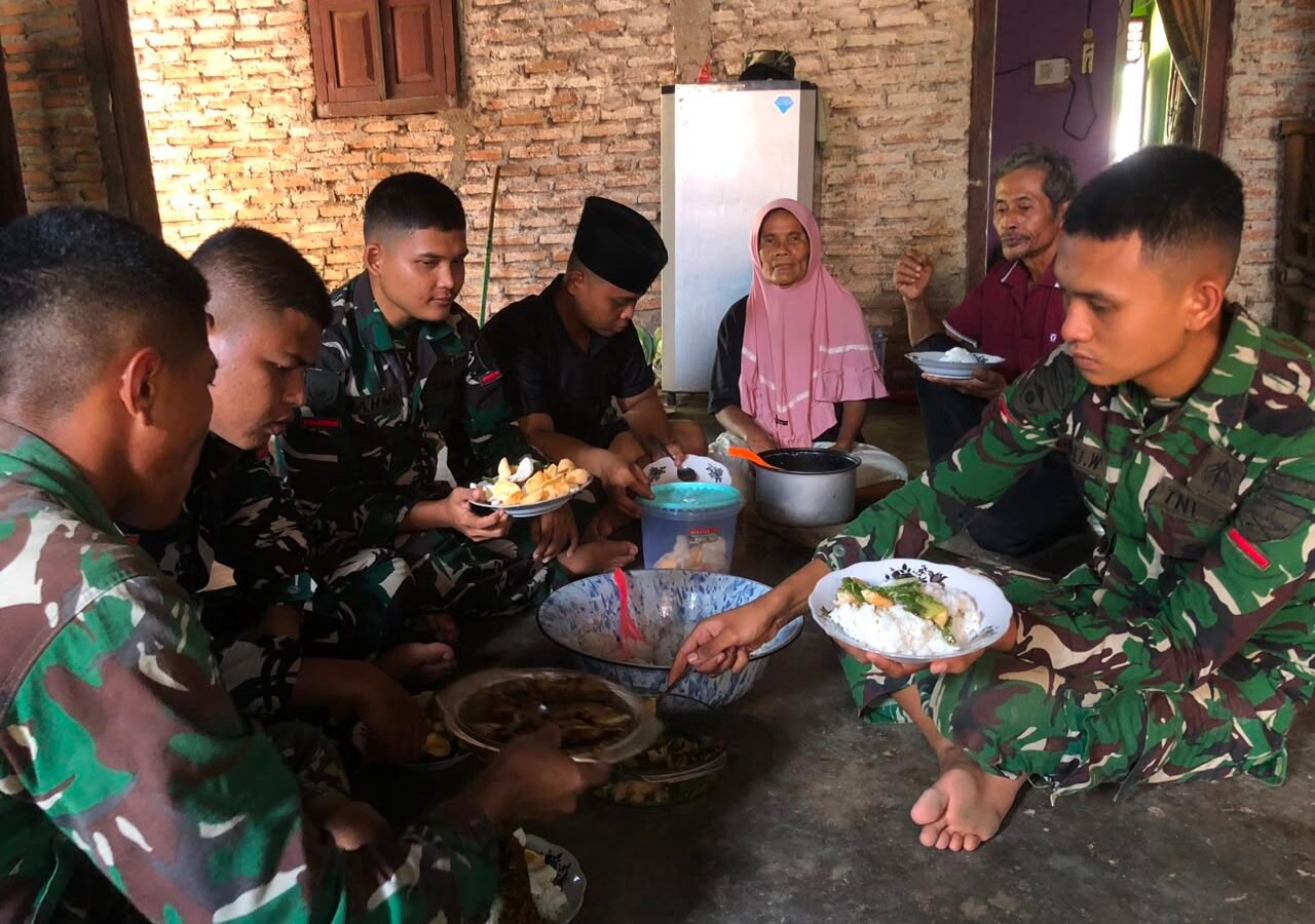 Kehangatan TMMD ke-129: Momen Bermakna Bersama Warga Desa Baru Raharja