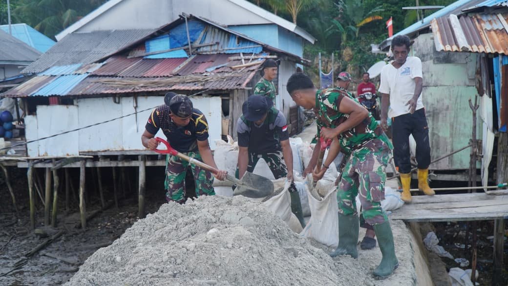 Pengangkutan Material Pasir untuk Pembangunan Infrastruktur di Desa Polewali