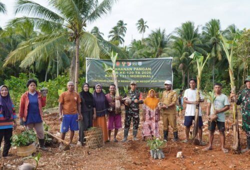 Upaya Satgas TMMD Ke-129 di Desa Polewali Dukung Ketahanan Pangan melalui Penanaman Pohon