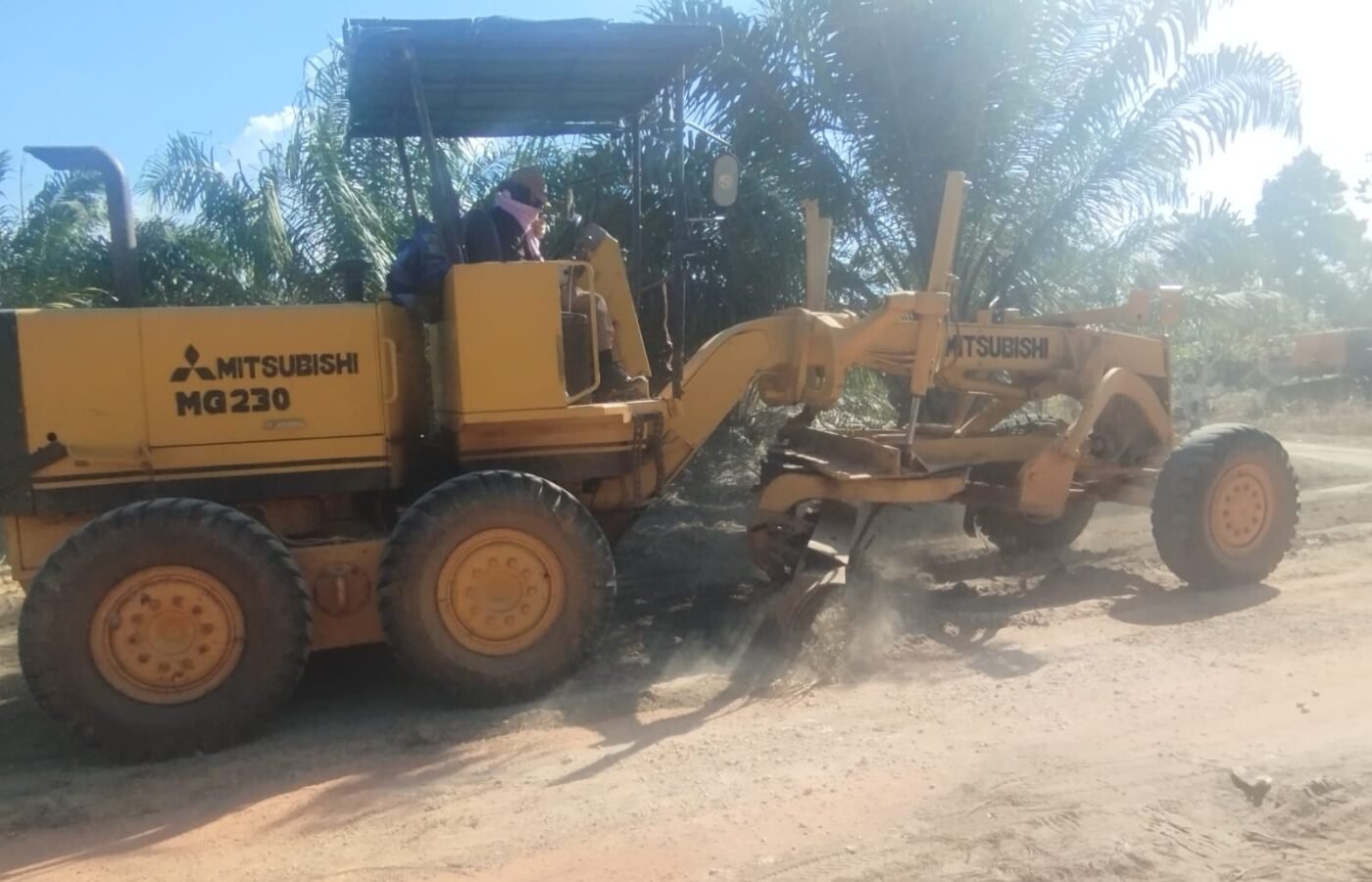 Proses Pembangunan Jalan TMMD Ke-129 Bangka Semakin Maju dengan Penggunaan Grader