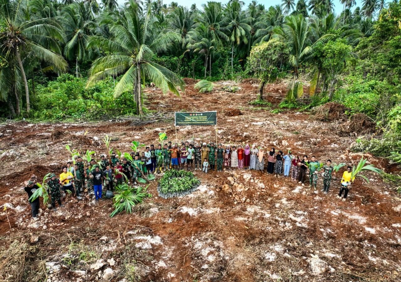 Penanaman Bibit Produktif oleh Satgas TMMD Ke-129 di Morowali untuk Perkuat Ketahanan Pangan