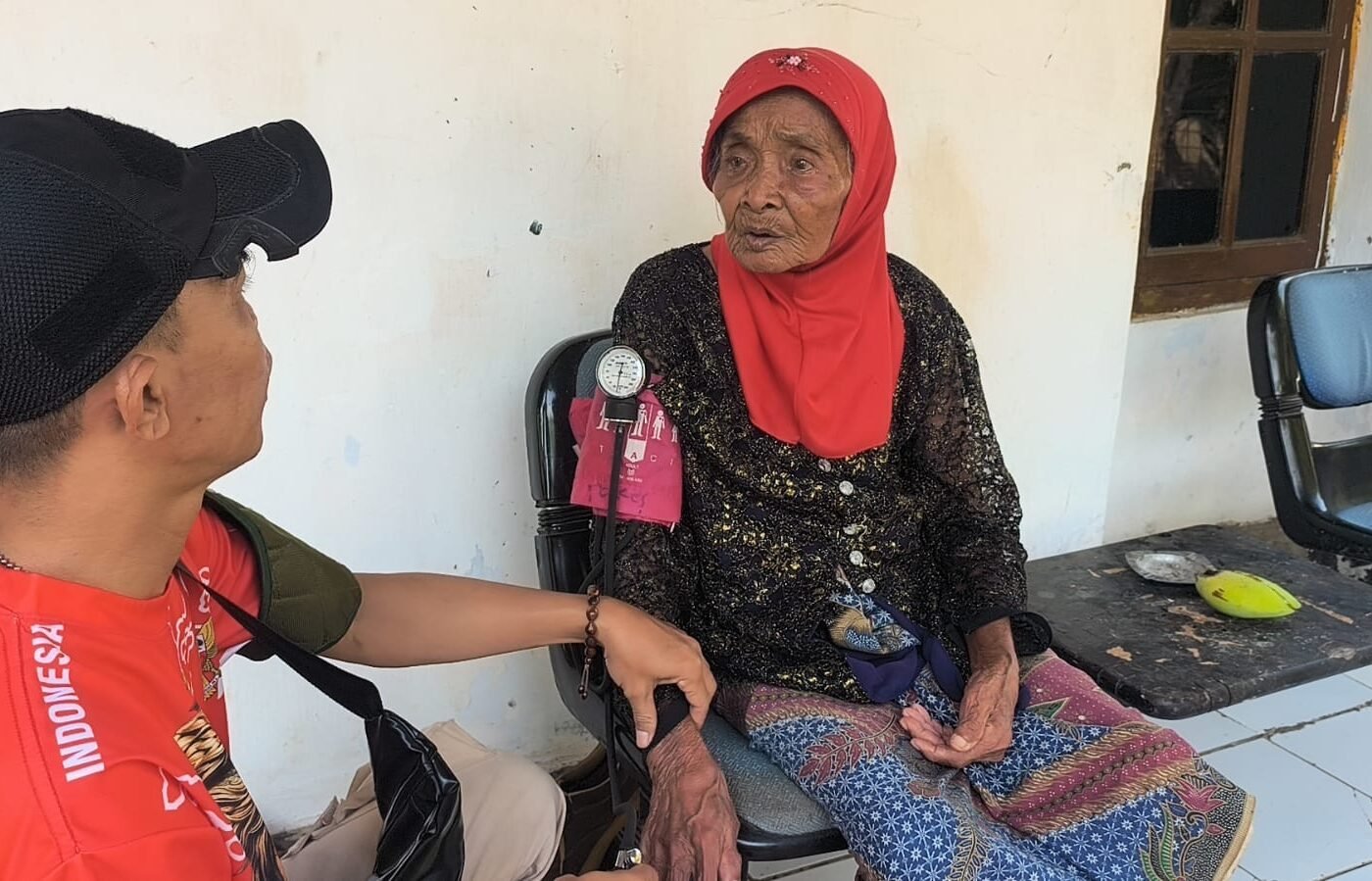 Pelayanan Kesehatan Satgas TMMD ke-129 di Luwung Kencana: Mewujudkan Kepedulian untuk Warga