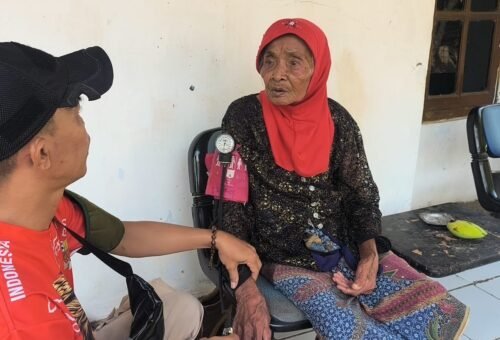 Pelayanan Kesehatan Satgas TMMD ke-129 di Luwung Kencana: Mewujudkan Kepedulian untuk Warga
