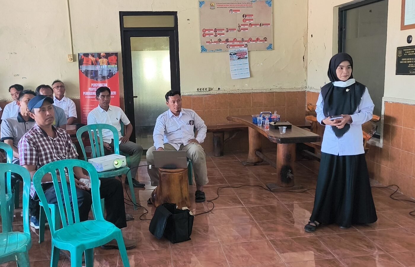 Dinas Pertanian dan TMMD Ke-129 Ajarkan Pemilihan Benih Padi Unggul
