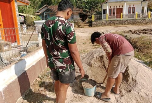Rehabilitasi Rutilahu TMMD Ke-129 di Cianjur: Fokus pada Pemasangan Keramik di Rumah Bapak Angga