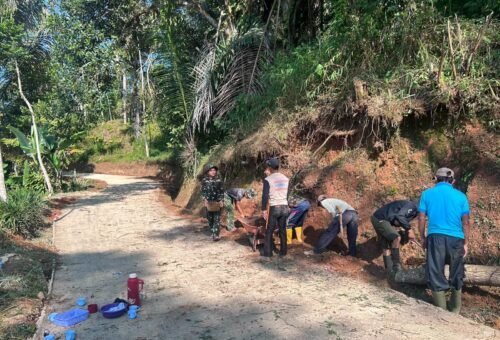Kegiatan Normalisasi Drainase oleh Satgas TMMD Ke-129 Kodim 0608/Cianjur