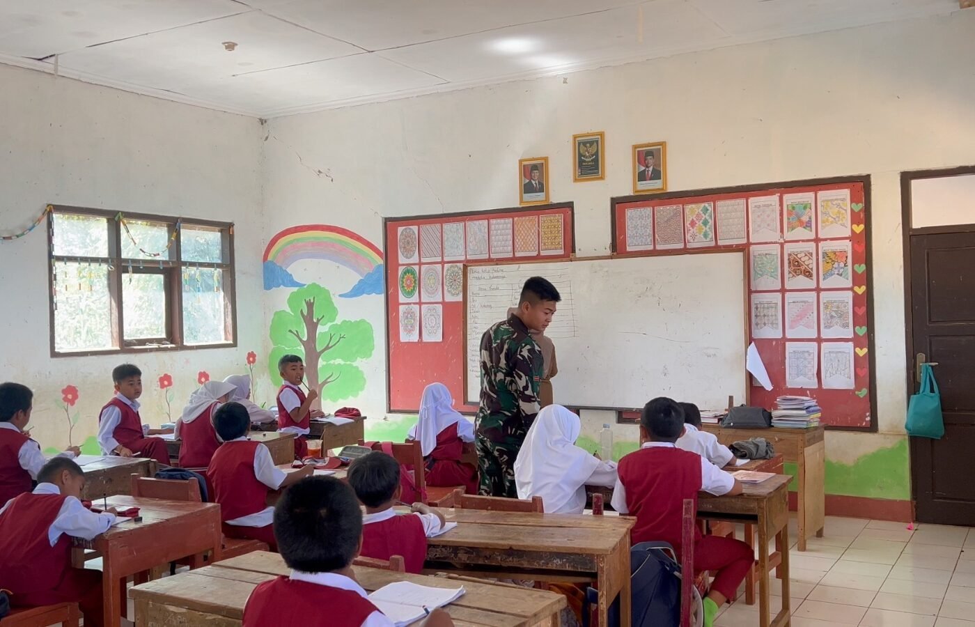 Penguatan Karakter Pelajar Melalui TMMD Ke-129 di SDN Sindang Kasih