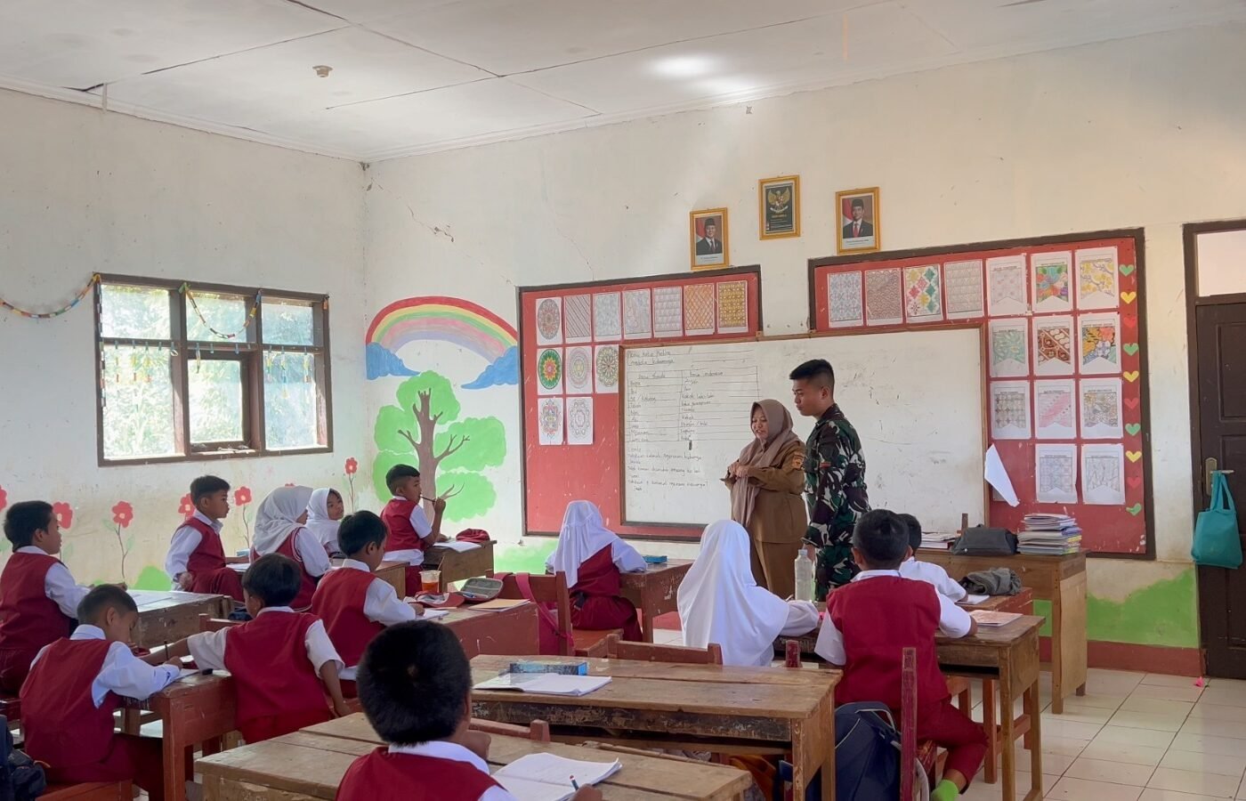 Pembekalan Nilai Kebangsaan untuk Siswa SD di Cianjur oleh Satgas TMMD Ke-129