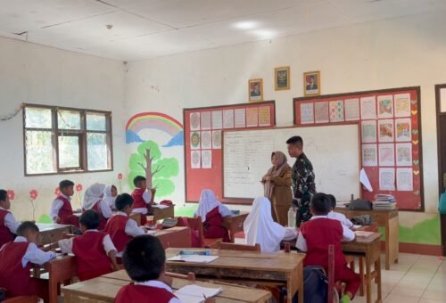 Pembekalan Nilai Kebangsaan untuk Siswa SD di Cianjur oleh Satgas TMMD Ke-129