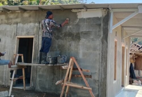 Progres TMMD Ke-129 Kodim 0608/Cianjur: Instalasi Listrik Rumah Bapak Burhanudin Selesai, Rutilahu Makin Nyaman
