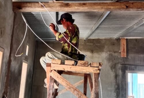 Proses Pengacian Rumah Bapak Burhanudin Dipercepat oleh Satgas TMMD Ke-129