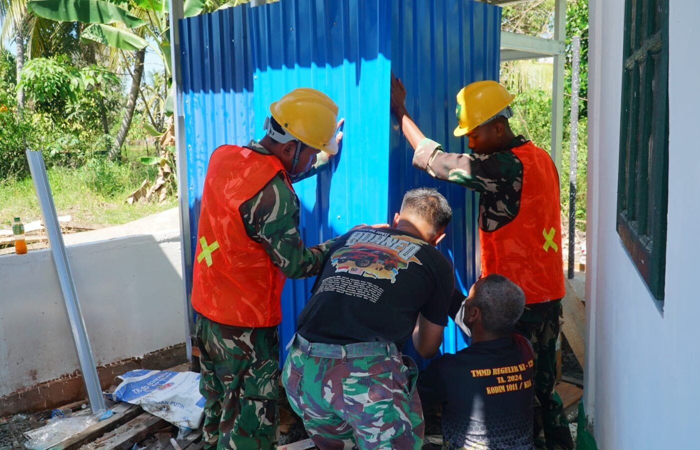 Kemajuan Pembangunan Dinding MCK pada TMMD Ke-129 di Desa Bandar Raya