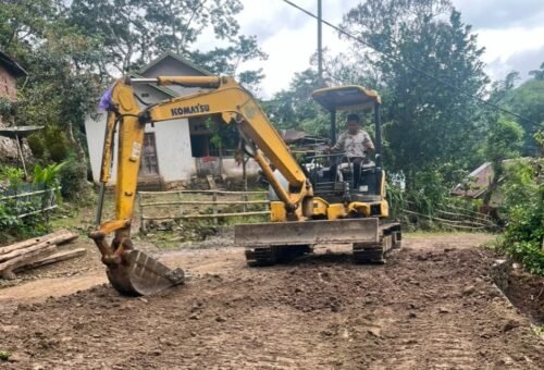 Penggunaan Excavator dalam TMMD ke-129 Meningkatkan Infrastruktur Jalan
