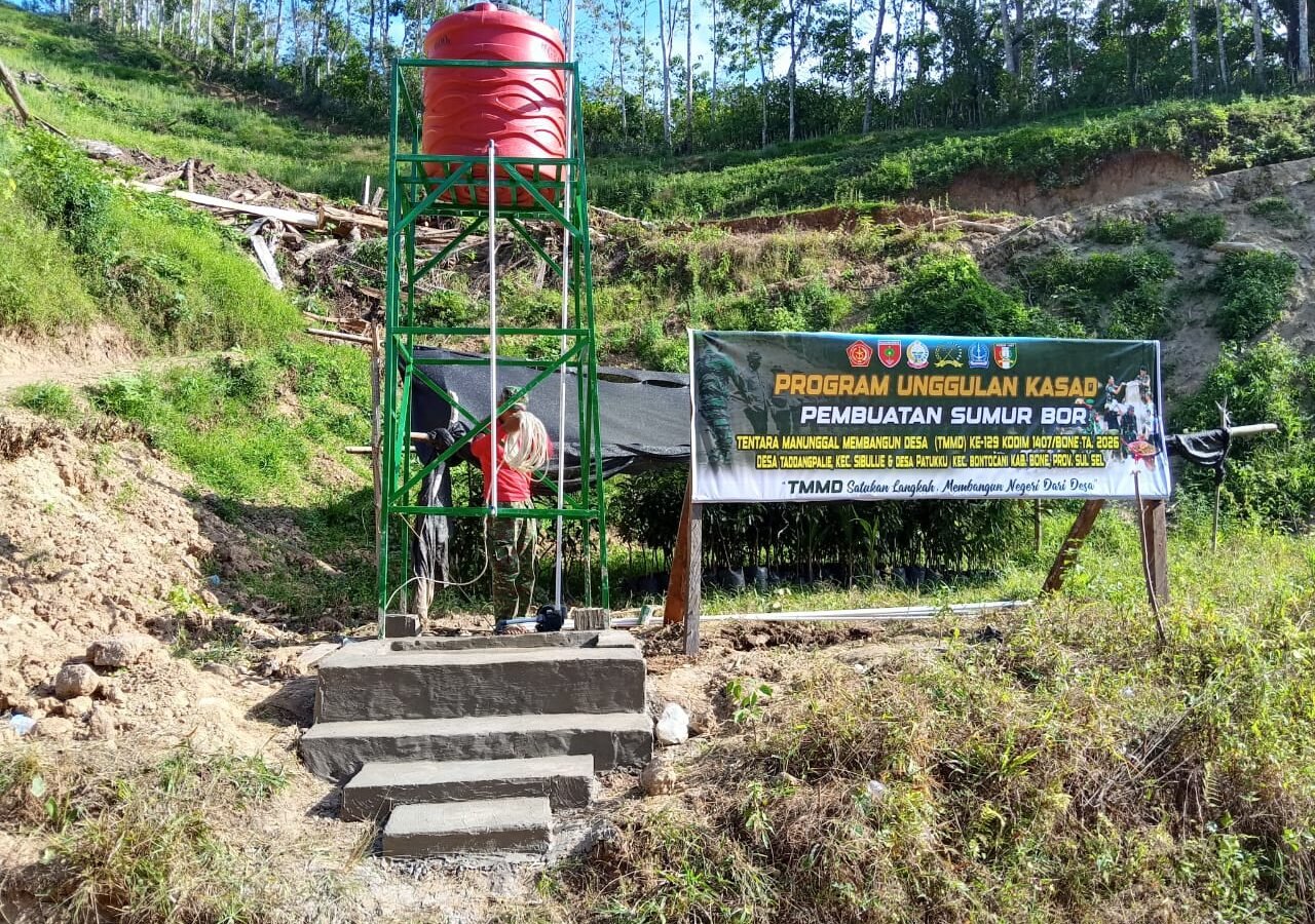 Pemasangan Instalasi Listrik Sumur Bor oleh Satgas TMMD ke-129 untuk Akses Air Bersih