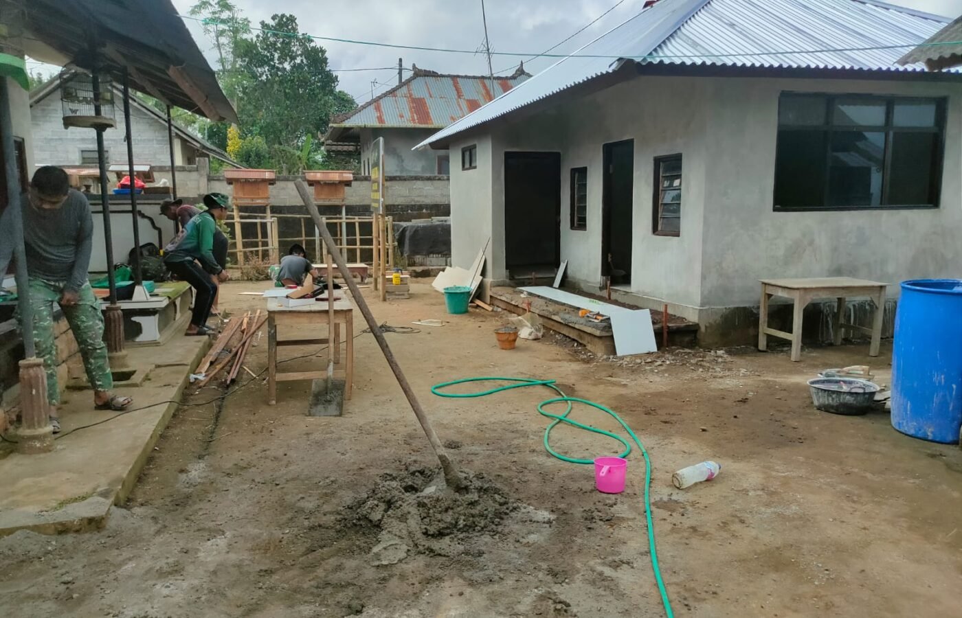 Keterlibatan Warga dalam TMMD Ke-129: Bersama Merenovasi RTLH Ni Nengah Madri