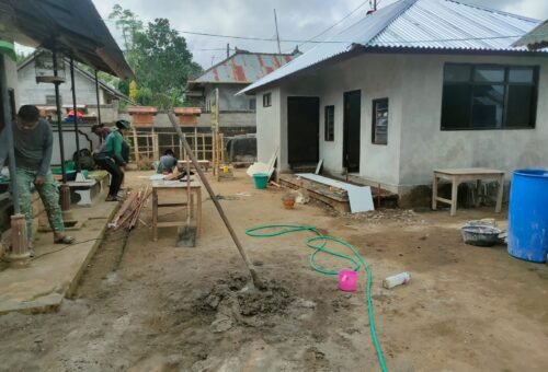 Keterlibatan Warga dalam TMMD Ke-129: Bersama Merenovasi RTLH Ni Nengah Madri