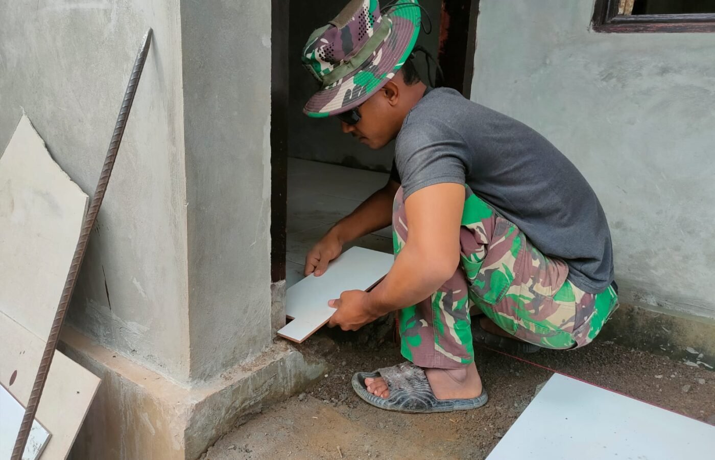 Rehabilitasi Rumah Tak Layak Huni oleh TMMD Ke-129 di Bangli