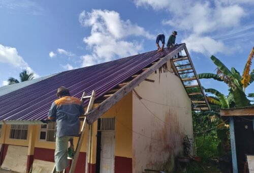 Semangat Tinggi Satgas TMMD Meski Dihantam Terik di SMP Negeri 2 Bungku Selatan