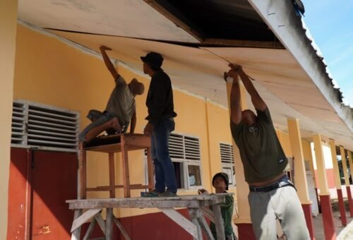 Kerjasama Antara Satgas TMMD dan Komunitas Lokal dalam Pembangunan SDN 2 Bungku Selatan