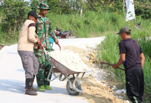 Kinerja Bersama Warga, Satgas TMMD 129 Perbaiki Akses Jalan Desa Tlemang