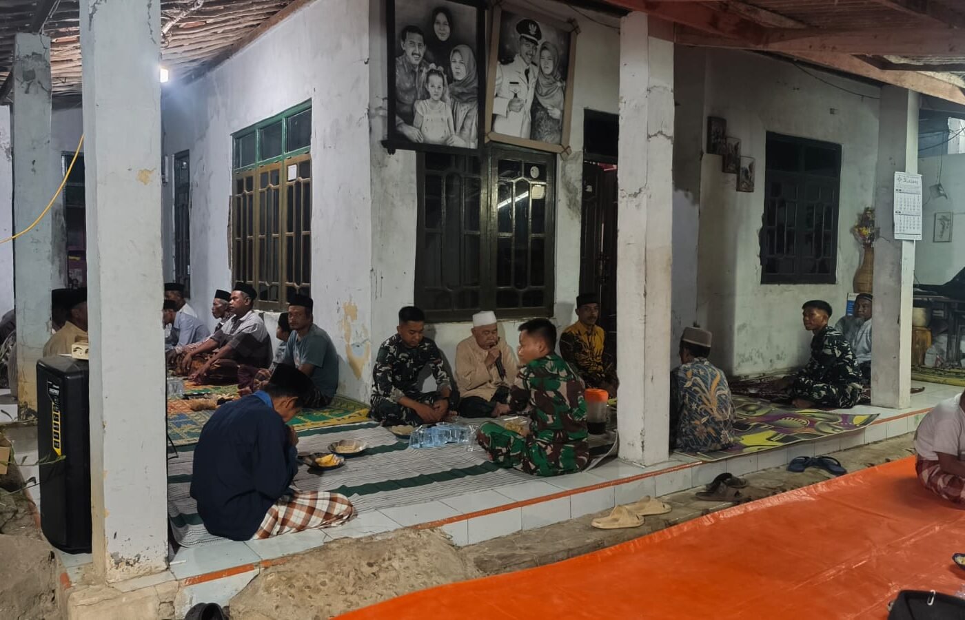 Satgas TMMD ke-129 Kodim 0620/Kab. Cirebon Tunjukkan Rasa Empati di Acara Tahlil Ibu Sukari