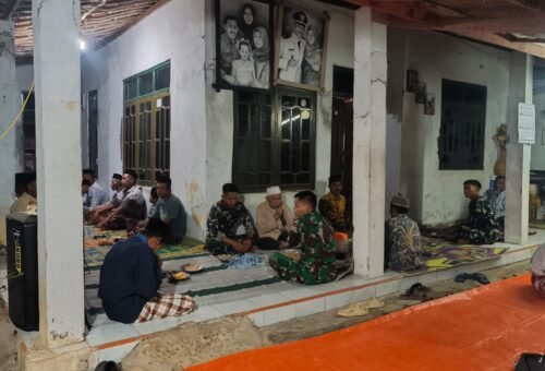 Satgas TMMD ke-129 Kodim 0620/Kab. Cirebon Tunjukkan Rasa Empati di Acara Tahlil Ibu Sukari