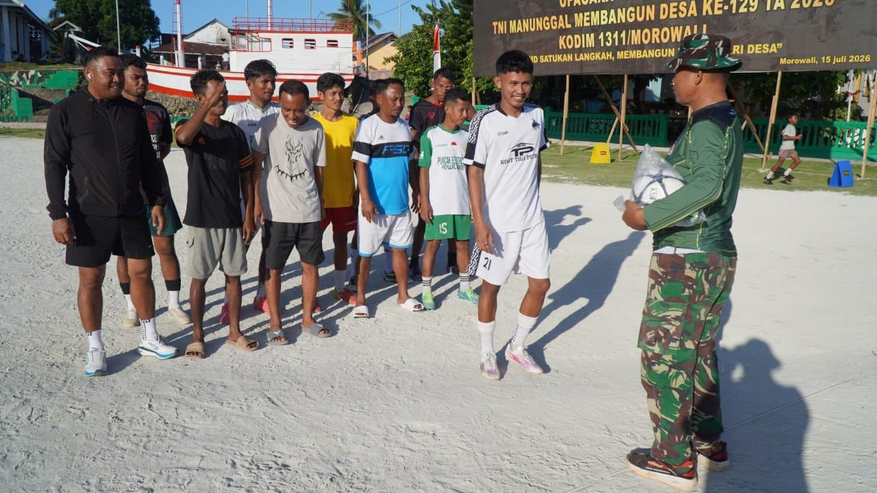 Bantuan Olahraga dari Satgas TMMD untuk Karang Taruna Desa Umbele