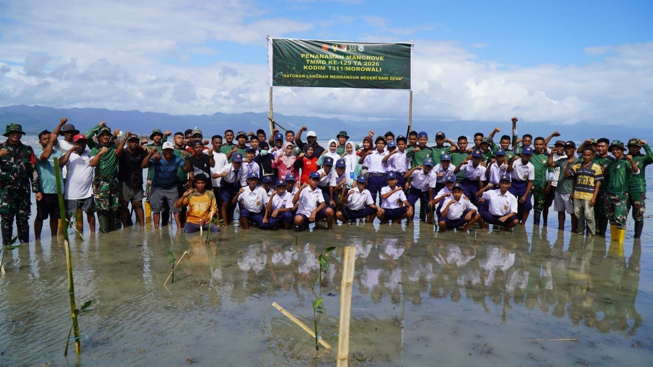 Penanaman Mangrove Seribu di Kepulauan Umbele oleh Satgas TMMD Ke-129 Bersama Warga