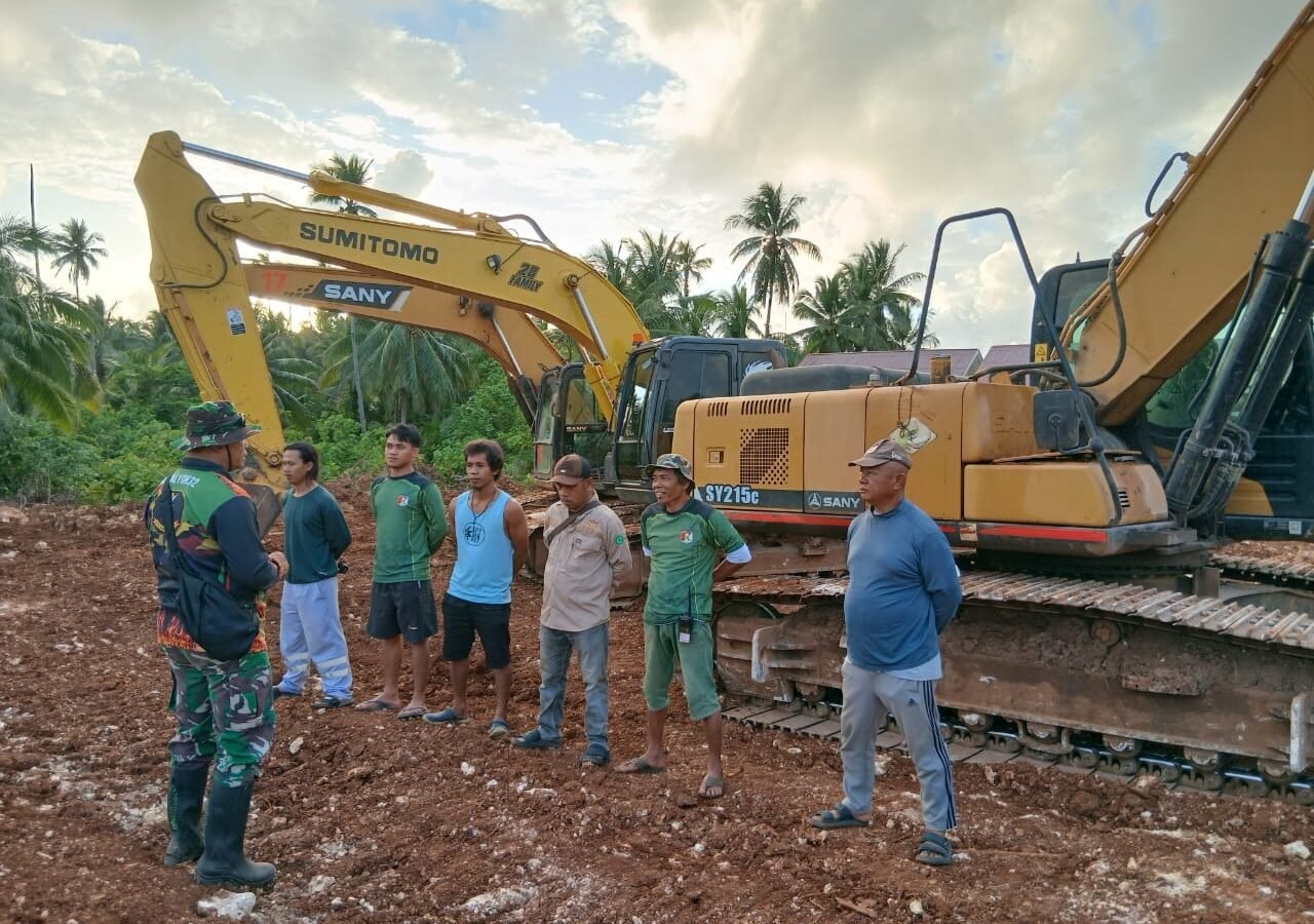 Arahan Penting untuk Operator Alat Berat Sebelum Pembukaan Jalan TMMD Ke-129