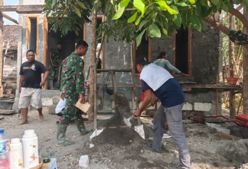 Menggagas Rumah Layak Huni, Satgas TMMD 129 Bersama Masyarakat Wujudkan Dinding Kuat di Desa Tlemang
